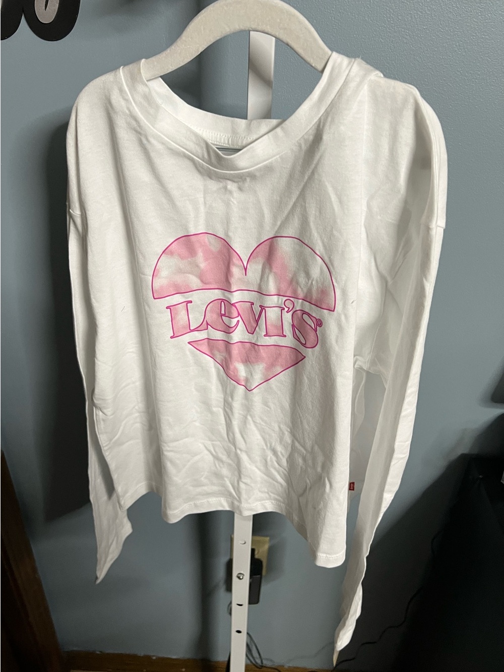 Levi's White Long-Sleeve Tee with Pink Heart Logo NWT Large 12-13